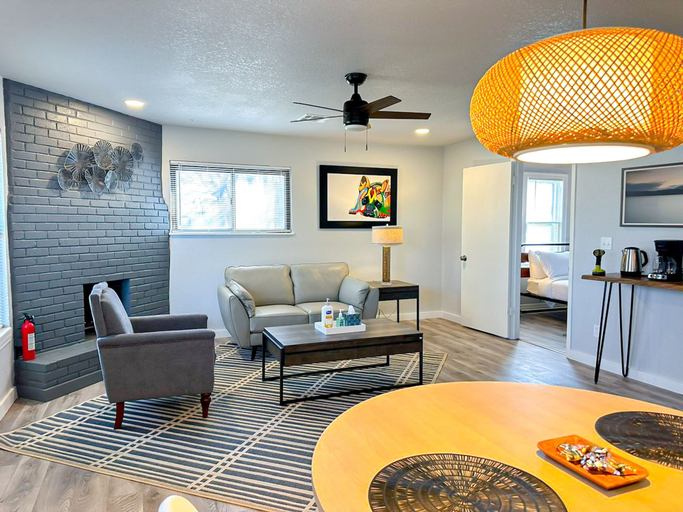 Others 5, Vintage Gem in Prime Location Cozy 1BR Oasis, Oklahoma