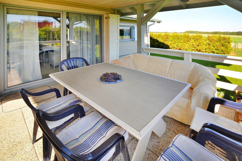 Dining 4, Comfortable Holiday Home With a Private Garden, Łobez