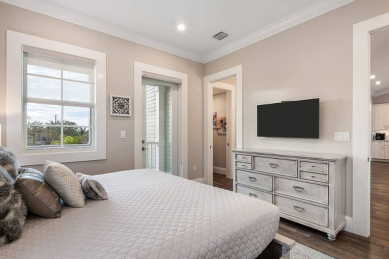 Room 5, Mirador House by Brightwild Pool Dock, Monroe