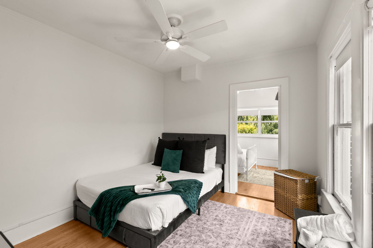 Room 2, Soho Siesta Stunning Soho Apt w Private Balcony, Hillsborough