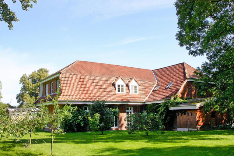 Exterior 3, Ferienwohnung im Gutshaus Schulenbrook, Nordwestmecklenburg