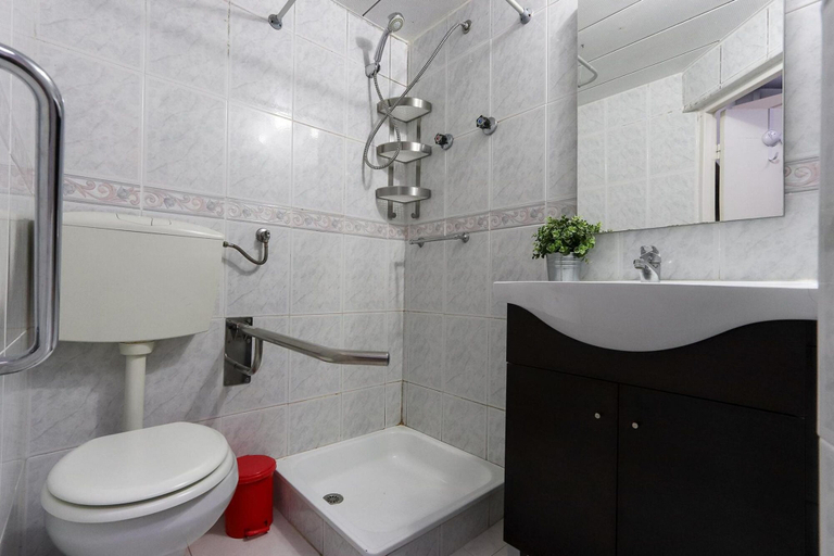 Bathroom, Bairro Alto Classic by Homing, Lisbon
