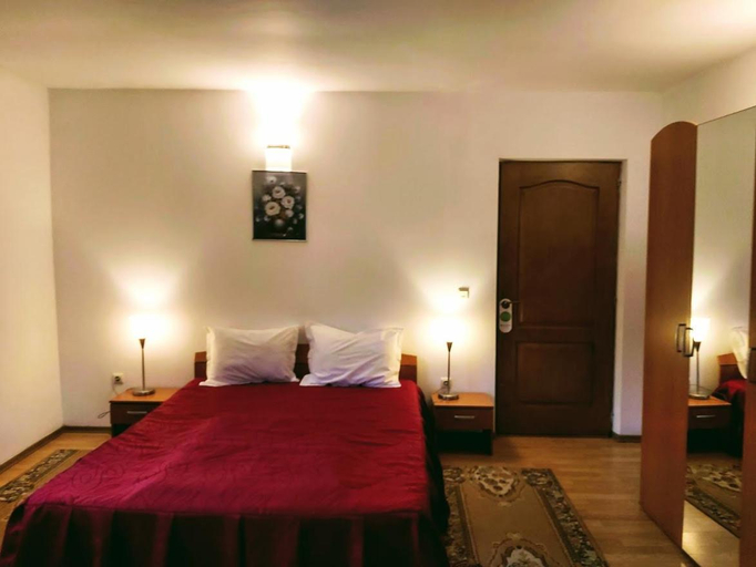 Bedroom 2, Pensiunea Agroturistica Piscul Soarelui, Godeni
