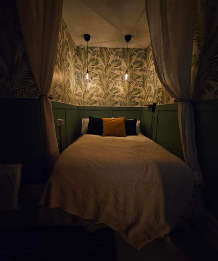 Sport & Beauty, Tropical Hideaway Studio Apartment, Cardiff