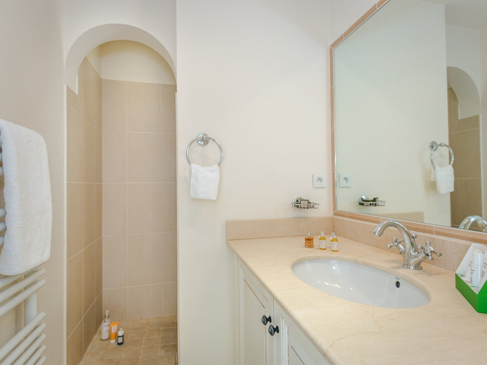 Bathroom 3, Resort in Var With Golf & Wellness, Var