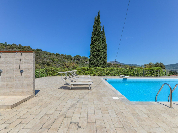 Pool 5, Apartment in Elba Near Straccoligno Beach, Livorno