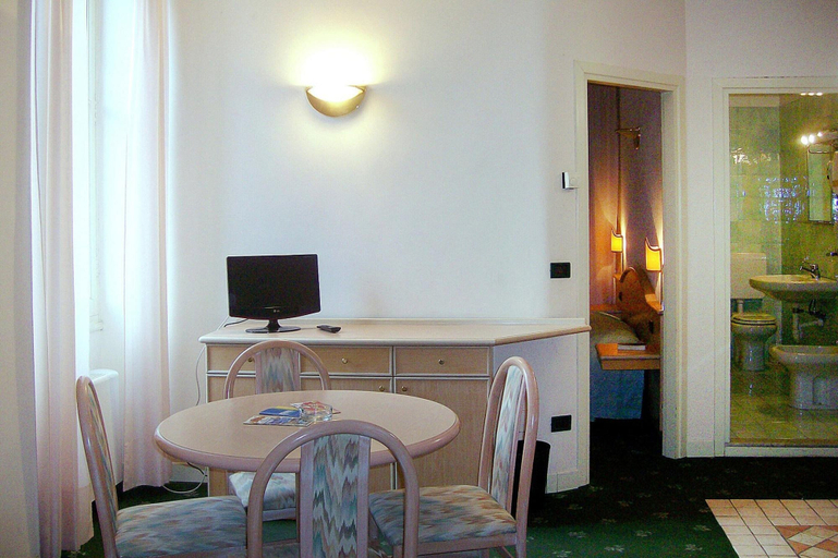 Dining 5, Apartment in Imperia Near Watersports, Imperia
