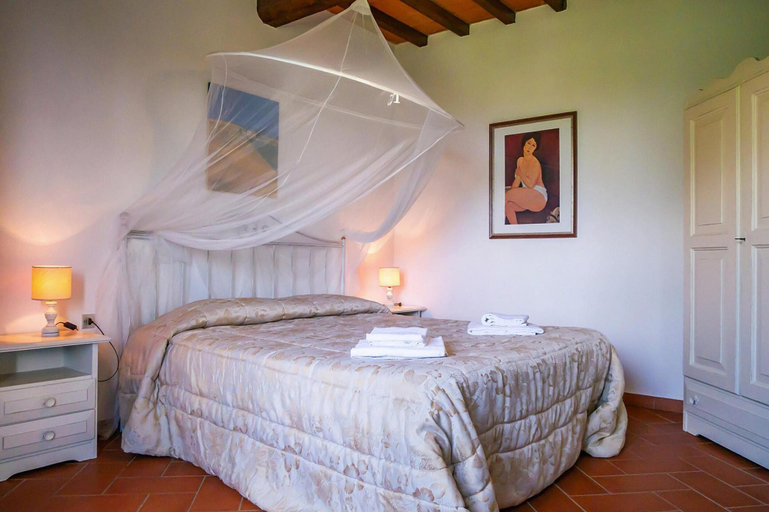 Room 4, Borgo Collelungo Apartments, Montaione, Florence