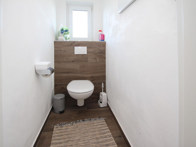 Bathroom 2, Charming Holiday Home in Nesse With Garden, Aurich