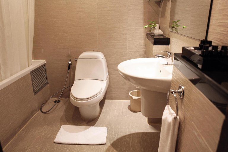 Bathroom 15