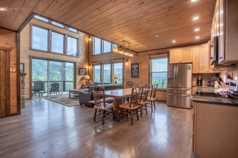 Room 4, Stunning 4bedroom With Sky Views, Sevier