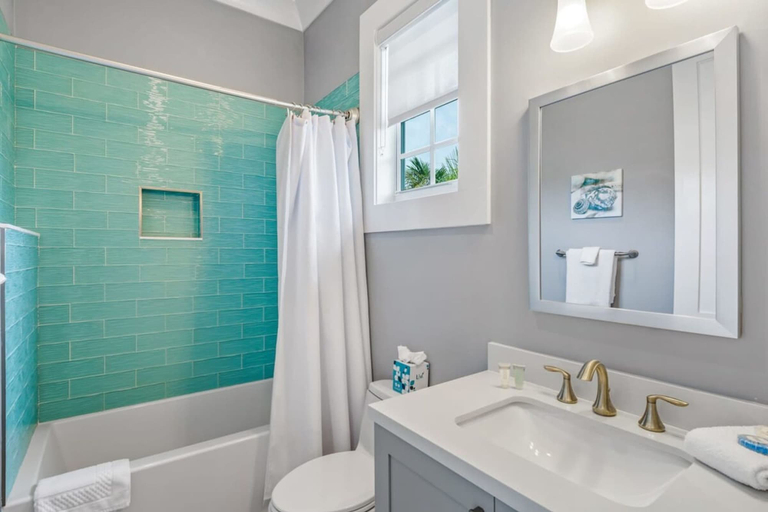 Room 2, Springtide House by Brightwild Waterfront Pool, Monroe