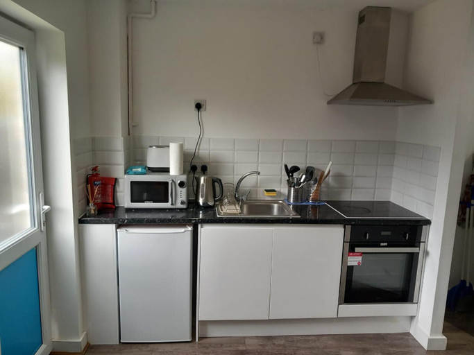 Others 5, Cosy 1-bed Studio in Northolt, London