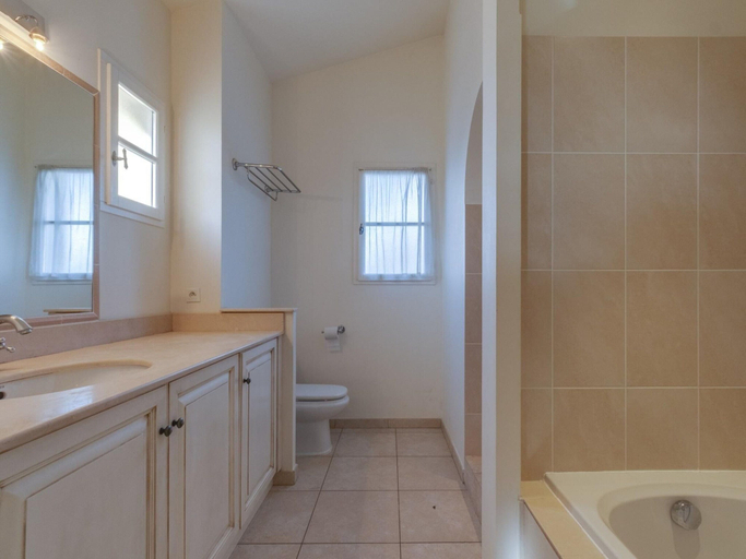 Bathroom 5, Relaxing La Motte Hideaway for a Group, Var