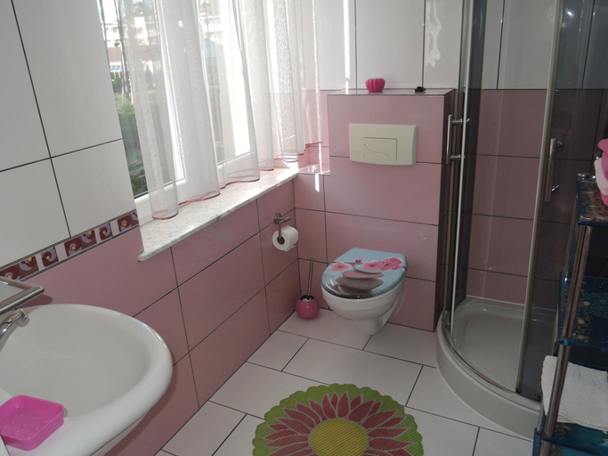 Bathroom 4, Holiday Home in Dziwnowek Near Clean Beach, Kamień