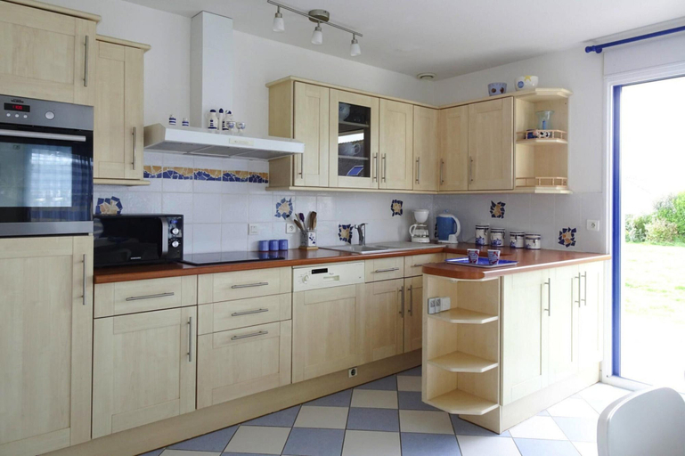 Private kitchen 3, Holiday Home in Le Guilvinec Near Sandy Beach, Finistère