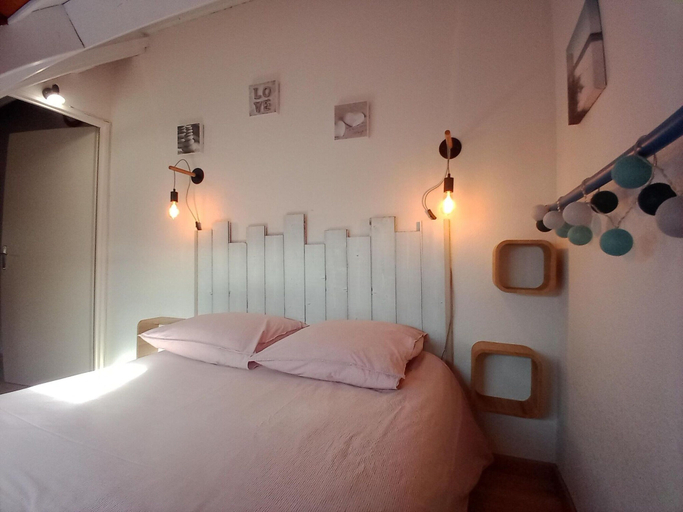 Bedroom 3, Directly on the Beach, Maisonnette Apartment With Fantastic sea View, Manche