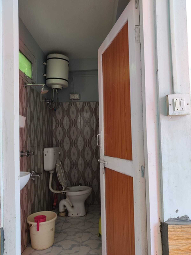 Bathroom, The FullMoon Cafe, Kullu
