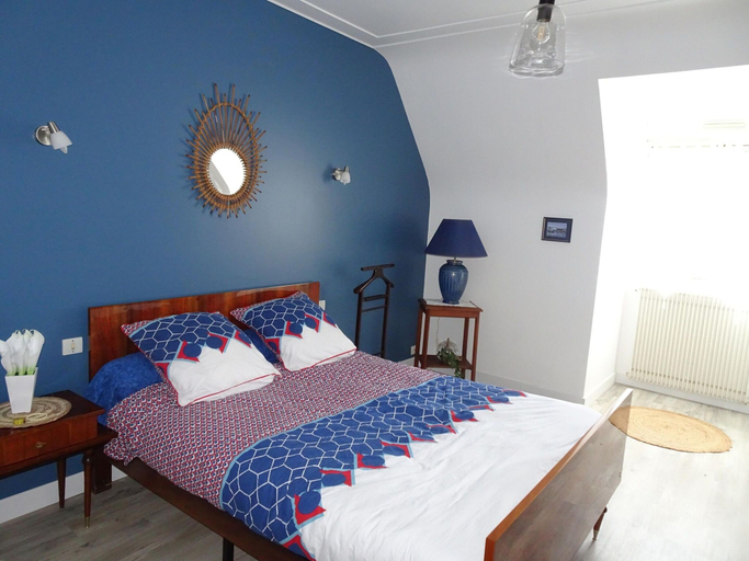 Room 4, Holiday Home in Guerlesquin Near Lake, Finistère
