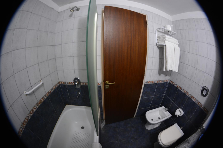 Bathroom, Apart Hotel Alvear, Rosario