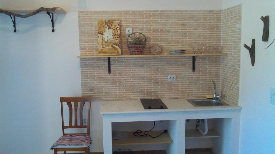 Kitchen 5, Yoga & Apartment Zlata Oliva