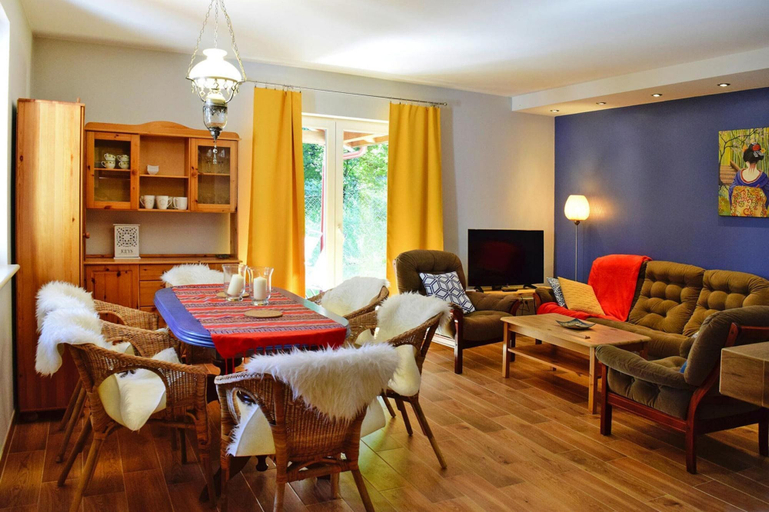 Dining 2, Comfortable Holiday Home With Garden, 3 Bedrooms, Wejherowo