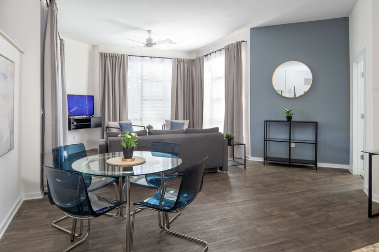 Room 3, Uptown 1st Ward Corner Unit Superior 2BD Apt, Mecklenburg