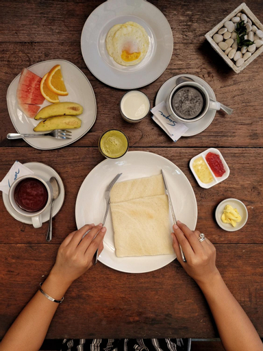 Food & Drinks 9