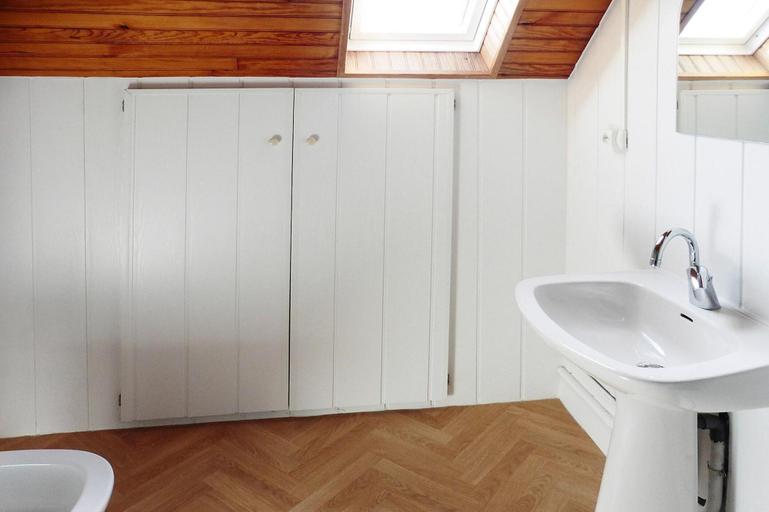 Bathroom 2, Holiday Home, St. Jean-trolimon, Finistère