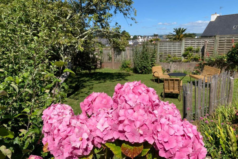 Exterior 2, 4 Family Home, Walking Distance to the Beach, Finistère