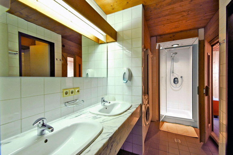 Bathroom, Apartment in Matrei with ski storage, Lienz