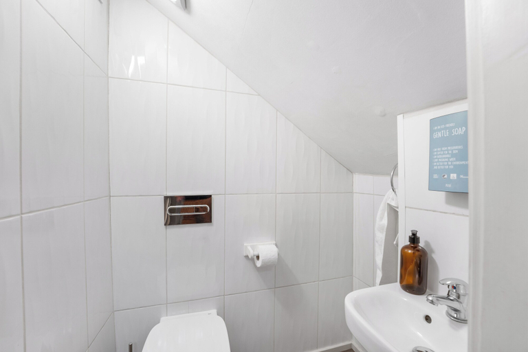 Bathroom 5, 3 Bedroom City Centre Apartment, Kent