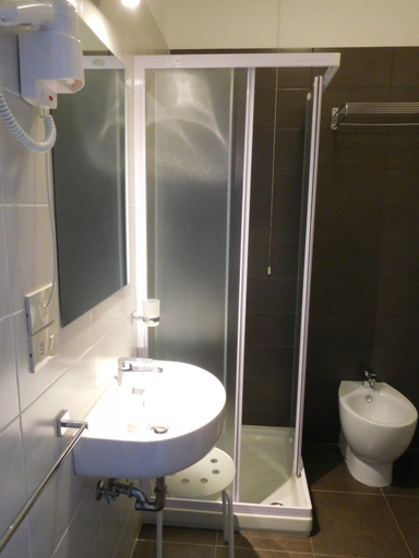 Bathroom 4, Emperador, Venezia