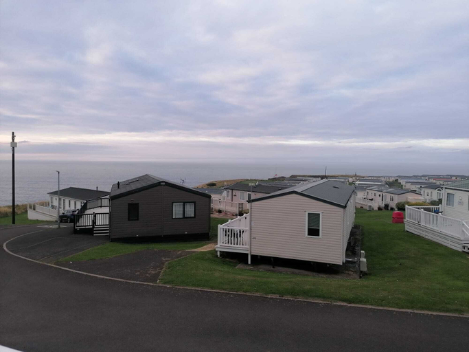 Exterior & Views 2, Seaside Lodge Retreat in Eyemouth, Scottish Borders
