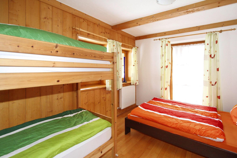 Room 4, House in Krimml Near Waterfalls & Hiking Trails, Zell am See