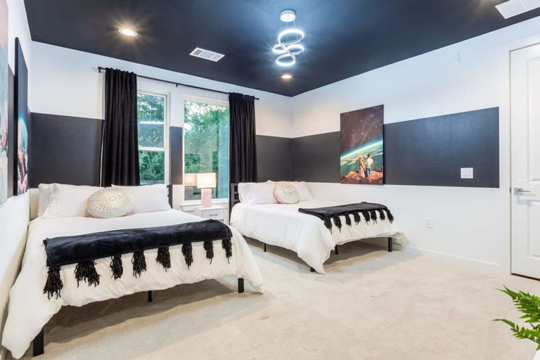Room 5, Eastside House Supreme Downtown 6 Min Drive, Travis