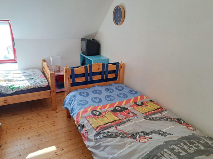 Room 4, Stone House in Lilia Near Ile Vierge Lighthouse, Finistère