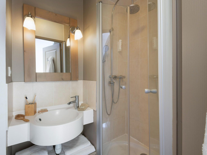 Bathroom 5, Apartment in Residence & Spa With Common Pool and Sauna, Houlgate, Calvados