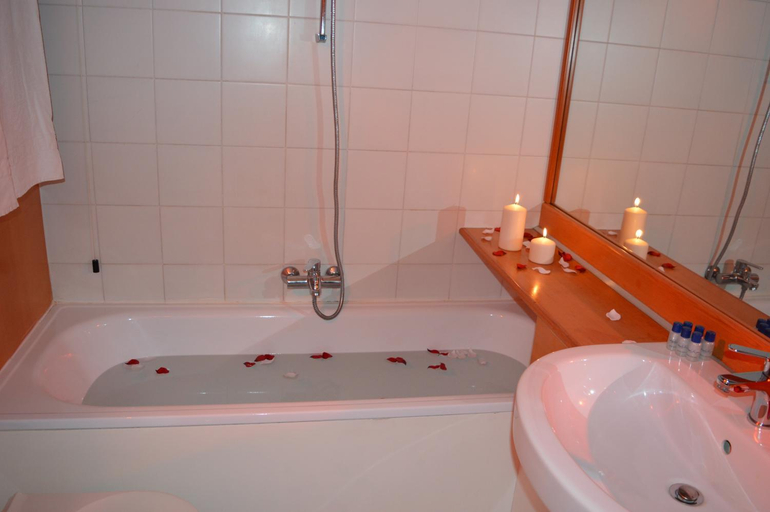 Bathroom 2, Residence Il Vigo di Marilleva, Trento