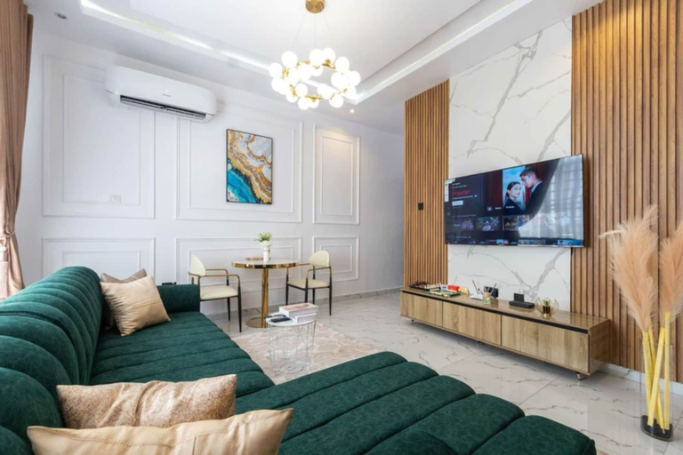 Room 2, Lux Lekki Home w PS5 Balcony 24 7 Power Security, Eti-Osa