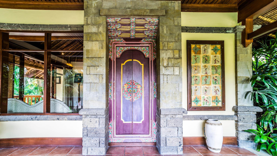 Exterior 13