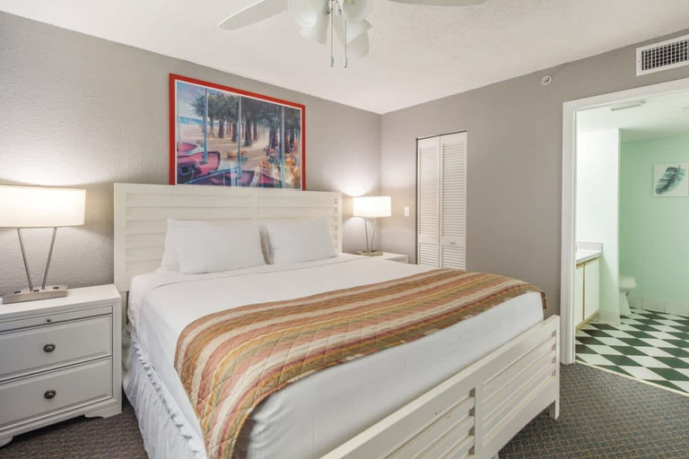 Room 2, The Grand Turk by Brightwild Sunset View Pool, Monroe