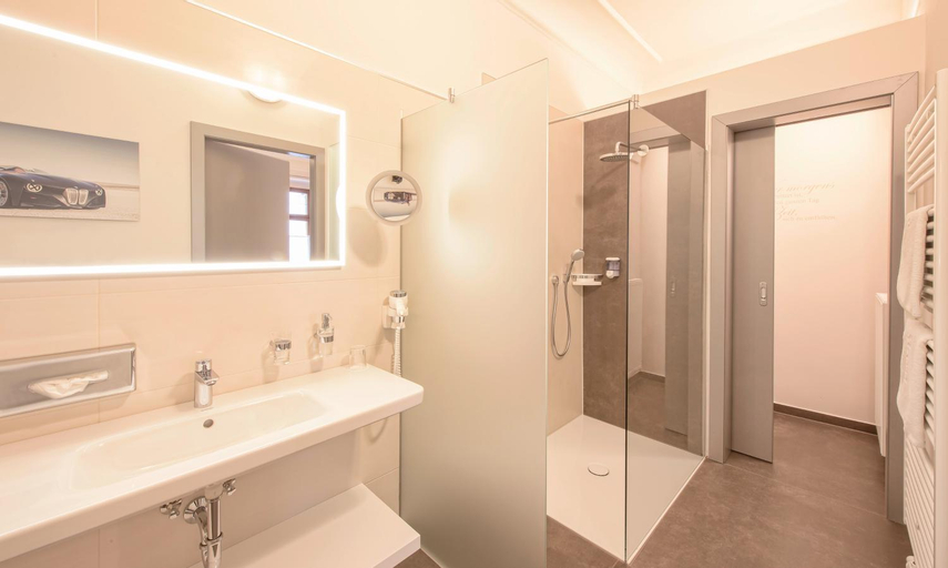 Bathroom 14