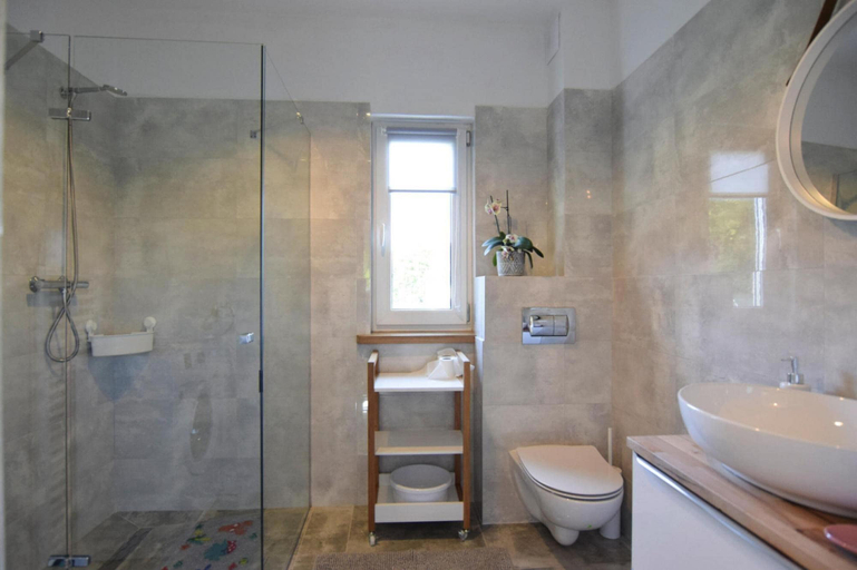 Bathroom 5, Comfortable Holiday Home With a Private Garden, Słupsk