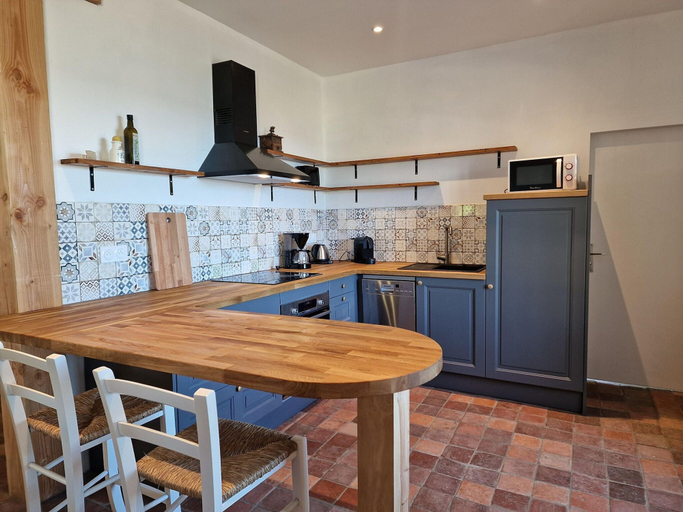 Private kitchen, Breton Holiday Home With sea View, Plougasnou, Finistère