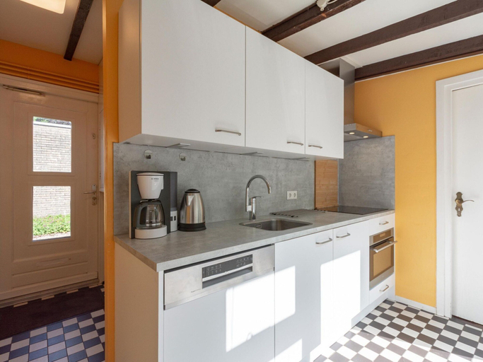 Private kitchen 4, Detached Bungalow Edge of the Duinland Park, Zijpe