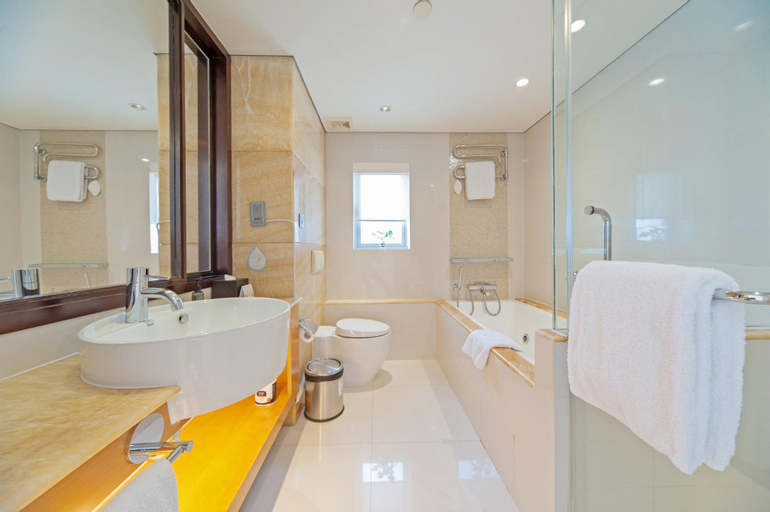 Bathroom 18