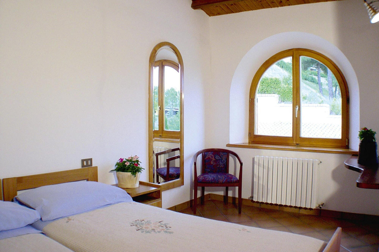 Room 2, Hotel in Marche With Scenic Hiking Trails, Fermo