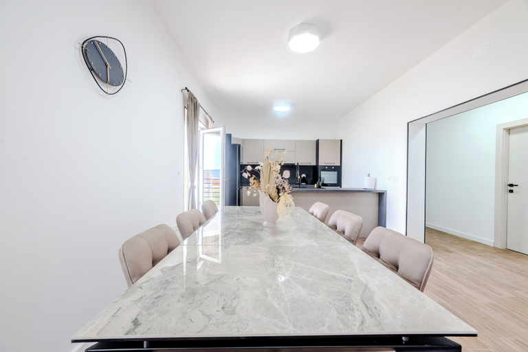 Others 4, Luxury apt Near Beach w big Terrace and sea View, Kaštela