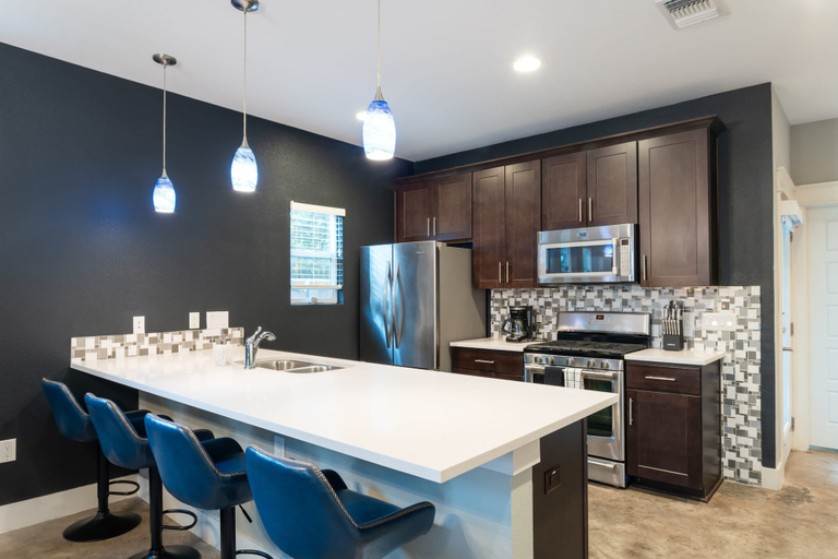 Room 5, Upstay - East Austin Home w Yard Games Fire Pit, Travis